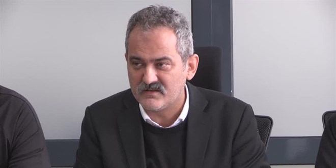 Bakan Özer: 5 bin 836 öğrencimiz naklini başka illerdeki okullara aldı