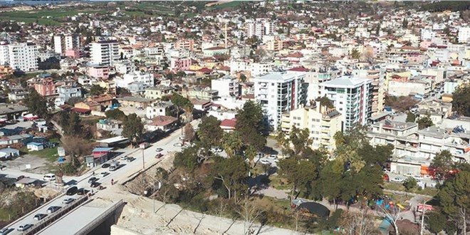 30 bin konutlu ilçede tek bir bina yıkılmadı: İlçeye göç var