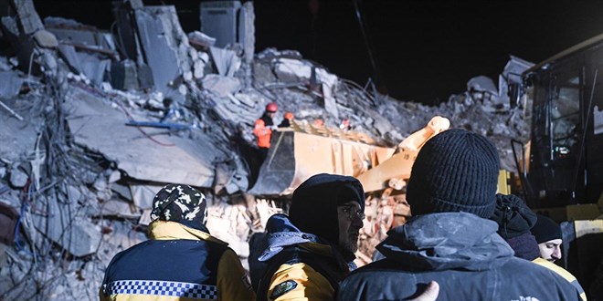 Depremde yıkılan İsias Otelin sahipleri ve yöneticileri tutuklandı