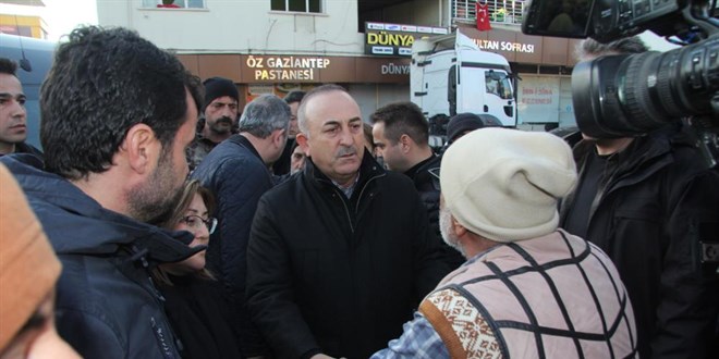 Depremzedelerden Bakan Çavuşoğlu'na ilginç talep ve şikayetler