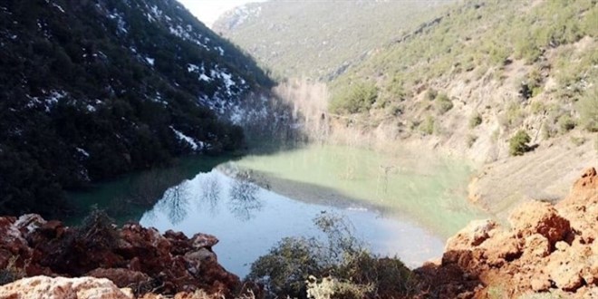 Depremden önce yoktu: Dağlar birleşti, doğal göl oluştu