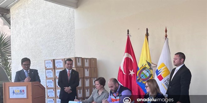 Ekvador'da Türkiye'deki depremzedeler için tonlarca yardım malzemesi toplandı
