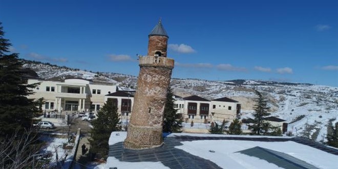 Pisa Kulesi'nden daha eğri minare depremde yıkılmadı