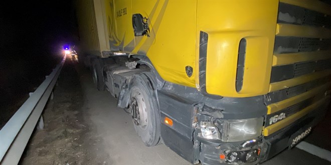 Lastik değiştirenlere TIR çarptı: 2 ölü, 1 yaralı