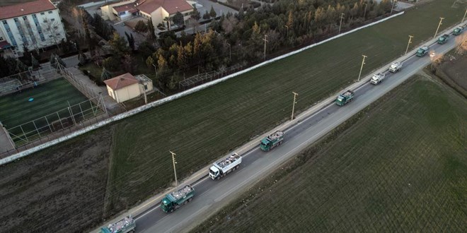 Bir şehrin enkazı böyle taşınıyor