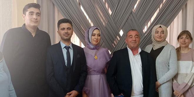 Deprem esnasında balkondan savrulan cep telefonu, 4 kişiyi hayata bağladı