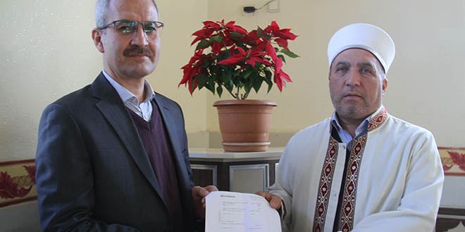 İmam açık artırmayla sattığı çiçeğin parasını depremzedelere bağışladı