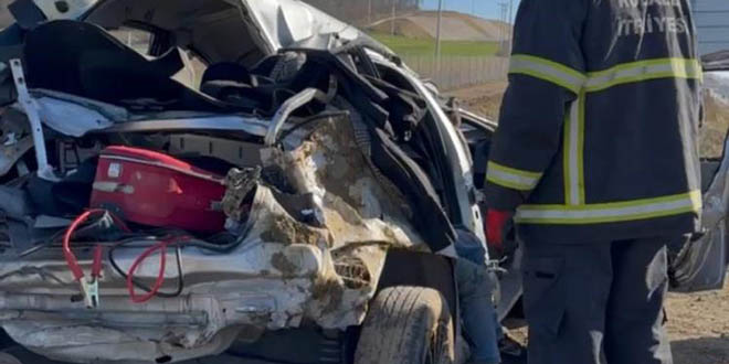 Deprem bölgesine yardıma gitmişlerdi, dönüş yolunda kaza yaptılar: 2 ölü