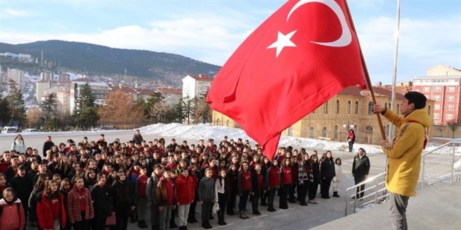 Depremden etkilenen 10 il dışında öğrenciler ders başı yaptı