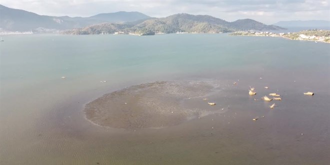 Fethiye'de deniz suyu çekildi