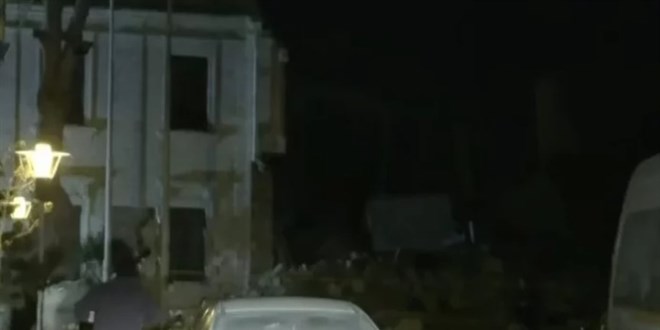 Hatay Valiliği binası kullanılamaz hale geldi