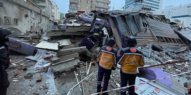 Hatay merkezli depremde Antakya'da 2 bina ykld