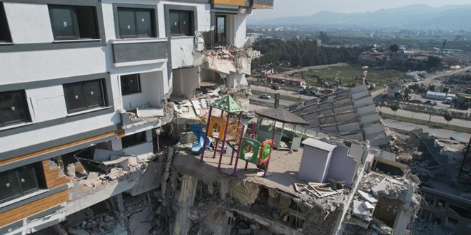 Havuz için kolon kesen müteahhit, deprem sabahı kaçtı