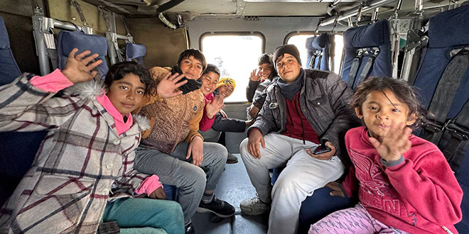 Bakan Kurum, depremzede çocukların helikoptere binme hayalini gerçekleştirdi