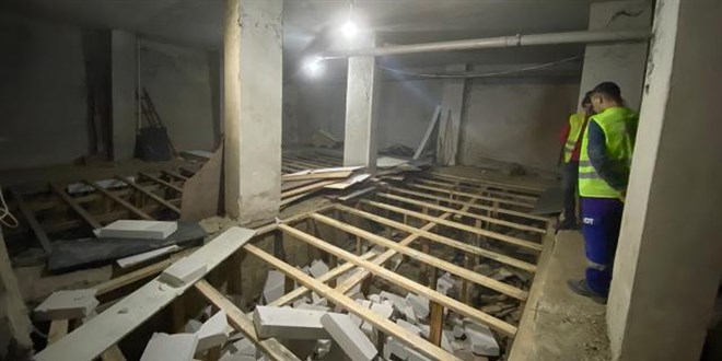 Binanın zeminine 1,5 metrelik kaçak kat indi