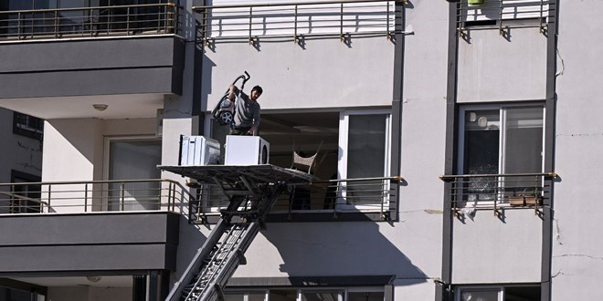 Deprem bölgesinde eşyalar 12 bin liraya indiriliyor
