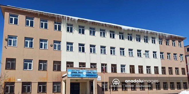 Hakkari'de risk taşıyan 3 okul tahliye edildi, öğrenciler başka okullara nakledildi