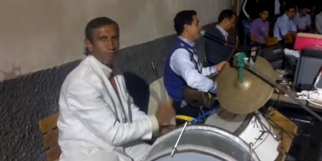 Fenomen davulcu, evinin bahçesinde yanmış şekilde ölü bulundu