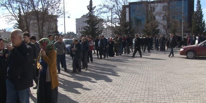 Depremzedelere 10 bin liralık 'Hane Başı Destek Ödemeleri' devam ediyor