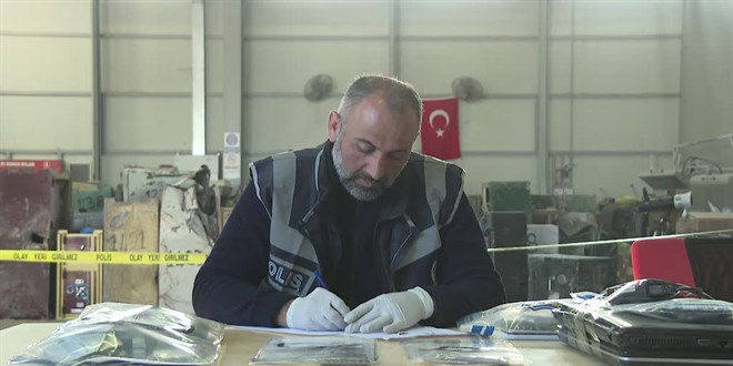 Enkazlarda bulunan değerli eşyalar polis gözetiminde korunuyor