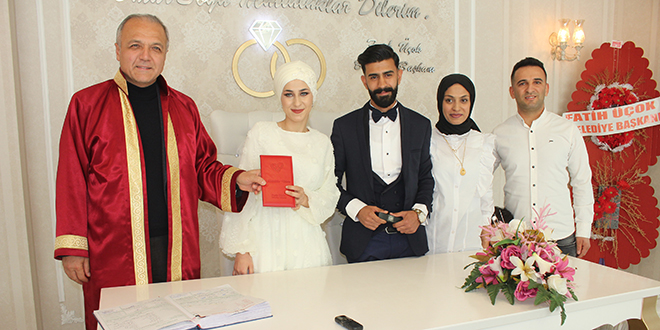 Depremzede çiftin nikahı Amasya'nın Suluova ilçesinde kıyıldı