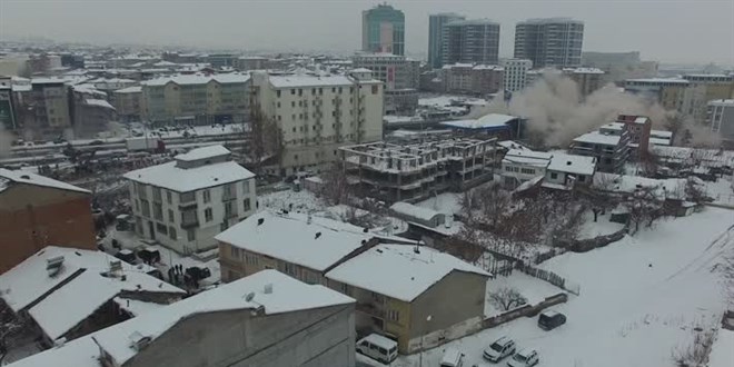 Malatya'da 5 binanın yıkılmasını görüntüleyen dron pilotu yaşadıklarını anlattı