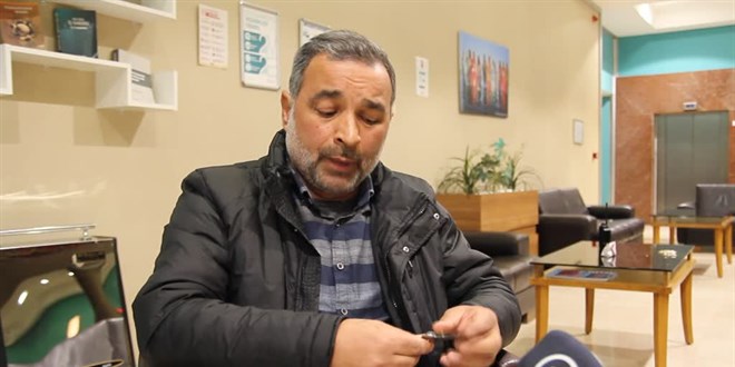 K�yafet de�i�tirmeye geldi�i evinin kap�s� a��lmay�nca depremden kurtuldu