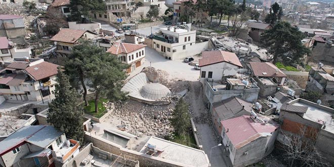 Fransız top mermisinin yıkmadığı cami depremde yıkıldı