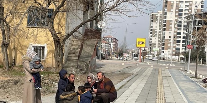 Malatya'da 5,6 büyüklüğünde deprem...Yıkılan binalar var!