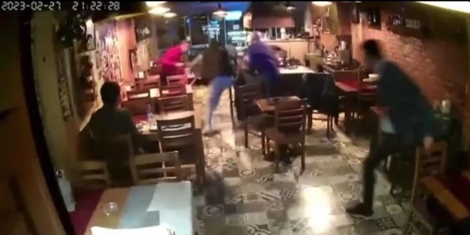 İzmir'deki depremde herkes kaçıştı, o yerinden kıpırdamadı