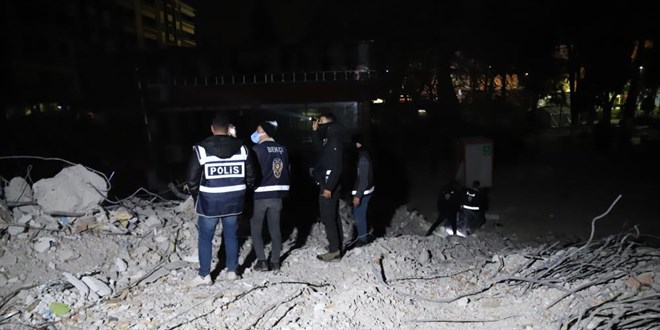 Enkazdan 'çığlık sesi geldi' ihbarı polisleri harekete geçirdi