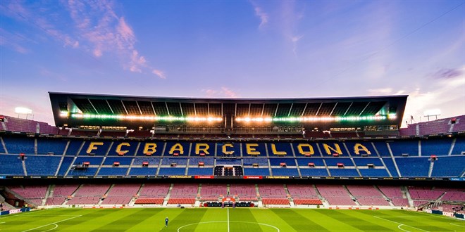Barcelona, Ronaldinho'nun 17 yaşındaki oğluyla sözleşme imzaladı