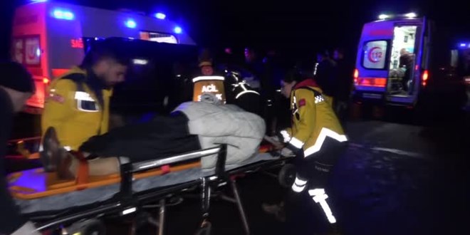 Anadolu Otoyolu'nun Dzce kesiminde zincirleme kazada 2 kii ld, 7 kii yaraland