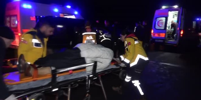 Anadolu Otoyolu'nun Düzce kesiminde zincirleme kazada 2 kişi öldü, 7 kişi yaralandı