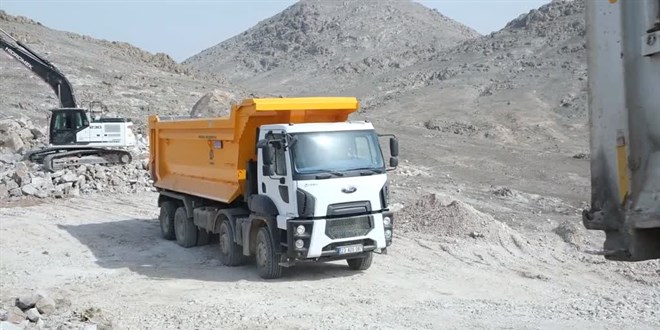 Malatya'da yapılacak kalıcı konutlar için ilk kazma vuruldu