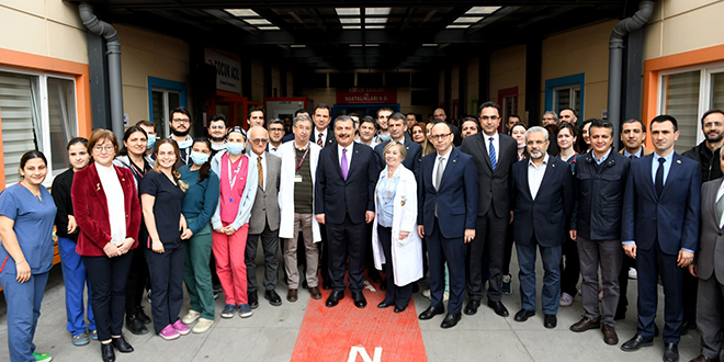 Bakan Koca'dan İstanbul'a sevk edilen yaralı depremzedelerin durumuna ilişkin açıklama