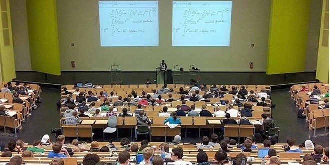 Depremzede üniversite öğrencilerine tüm eğitim hayatlarında burs desteği