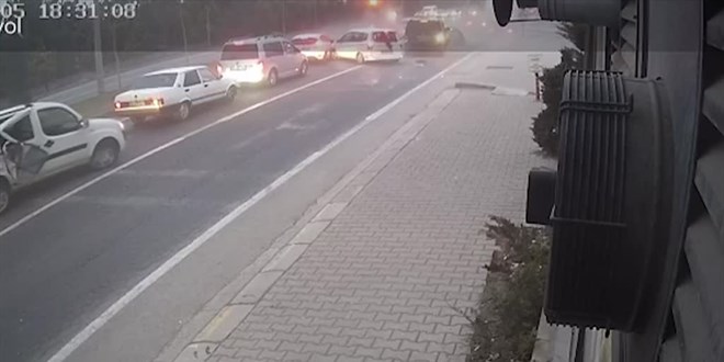 Nevşehir'de freni boşalan kamyonun çarptığı 6 araçtaki 7 kişi yaralandı
