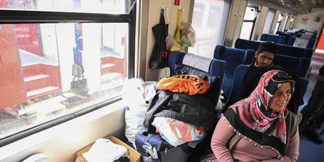 Hayatı boyunca binmediği tren depremden sonra evi oldu