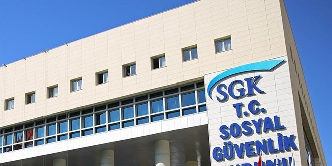 Yllarca ay servis ettii SGK grevlilerinden Zonguldak'n ilk EYT emeklisi olduunu rendi