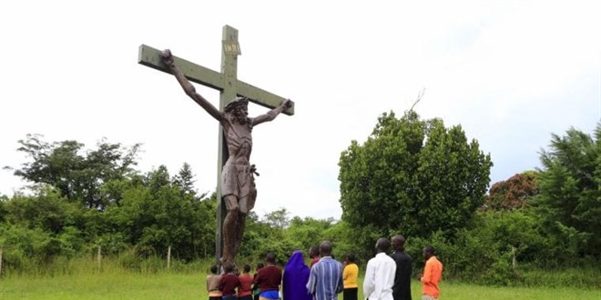 Ugandal yzlerce Hristiyan 'kyamet' kopaca korkusuyla Etiyopya'ya kat