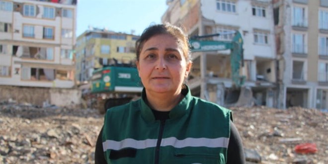 DSİ'nin 'Perihan Abla'sı, hem enkaz kaldırıyor hem de mesai arkadaşlarına kahvaltı hazırlıyor