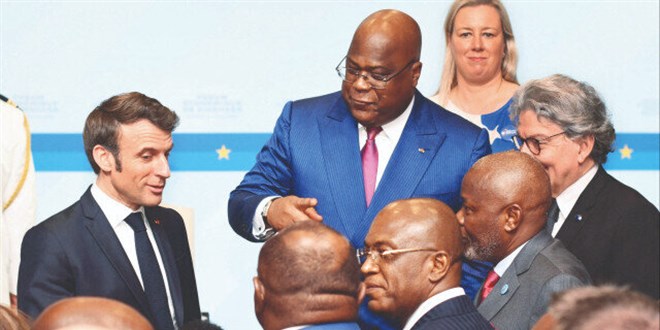 Afrika Fransa'y kovmaya hazr: Macron baarsz oldu