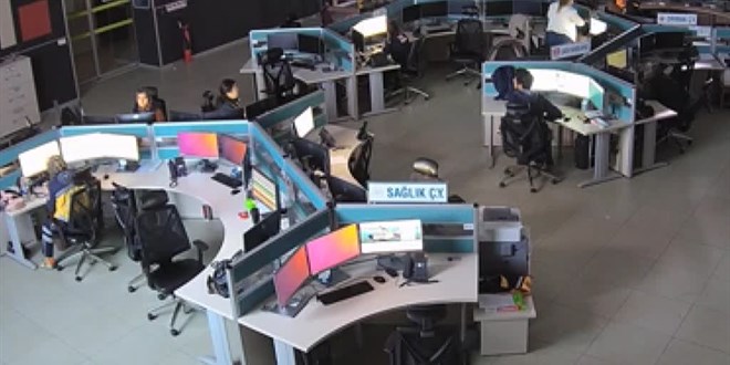 112 �a�r� Merkezi �al��anlar� depremde pani�e ra�men g�revi b�rakmad�