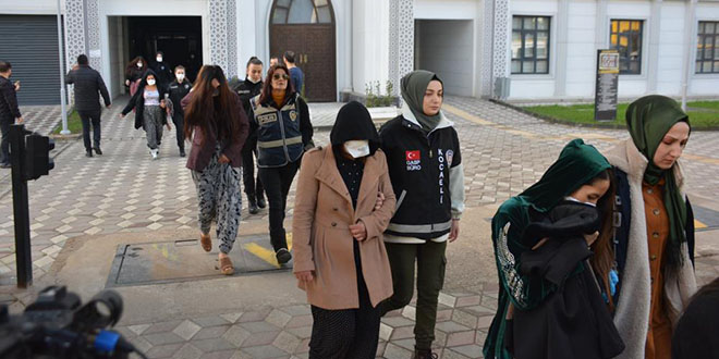 'Altın Kızlar' baltayı taşa vurdu: 8 milyonluk vurgunun şüphelileri adliyede