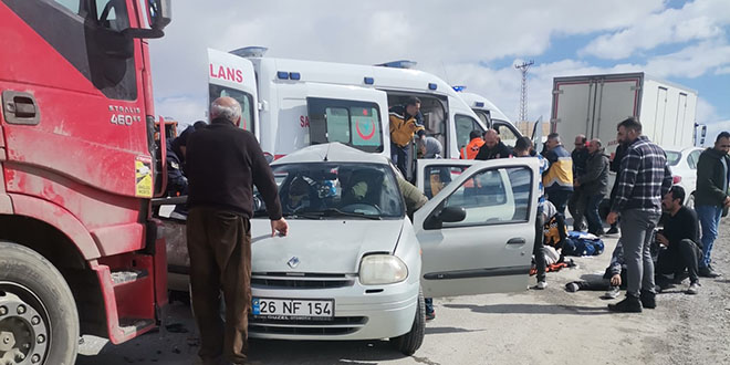 Depremzede ailenin olduu ara tra arpt: 1 kii ld, 5 kii yaraland