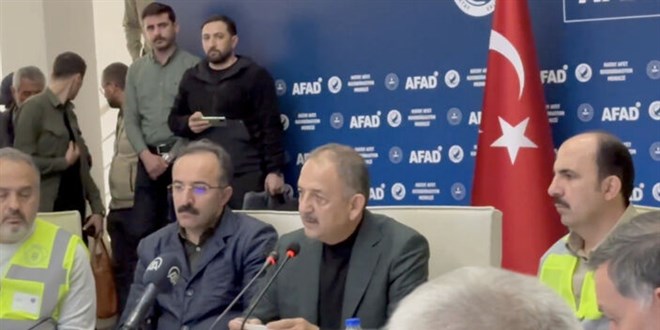 Özhaseki: Deprem bölgesine gelen CHP belediye ekiplerinin yarısı kameraman