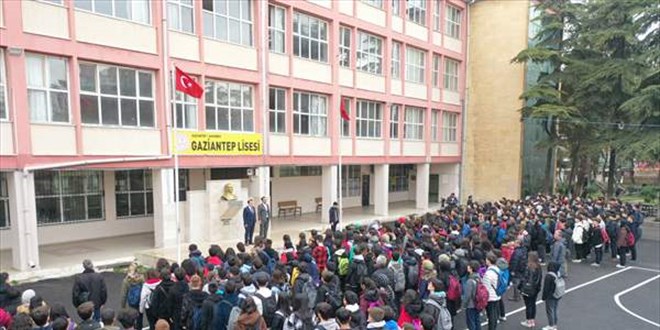 Depremden etkilenen Gaziantep'te eğitim öğretim yeniden başladı