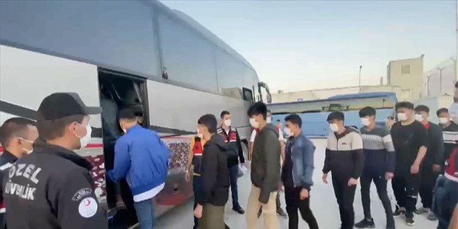 Bu y�l s�n�r d��� edilen d�zensiz g��men say�s� 21 bin 211'e ula�t�