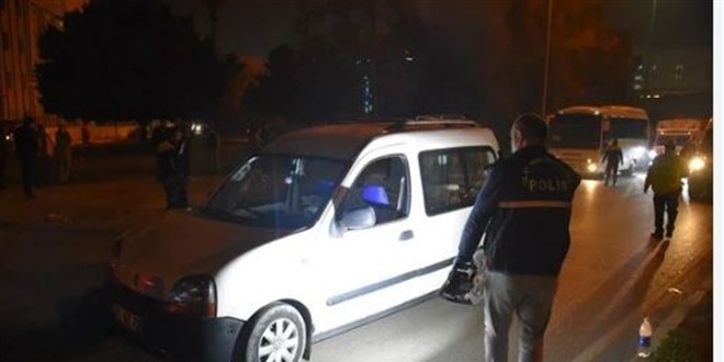 Müdür yardımcısı, trafikte başka bir kadın ve erkek tarafından darbedildi